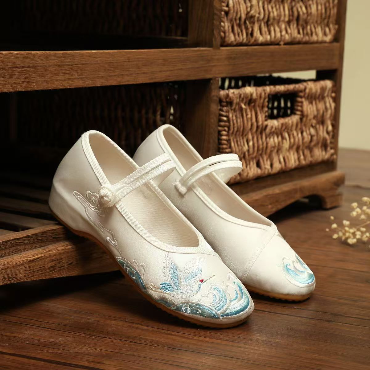 Women Flat Sole Silk Embroider - Ethnic Fabric 评论和价格