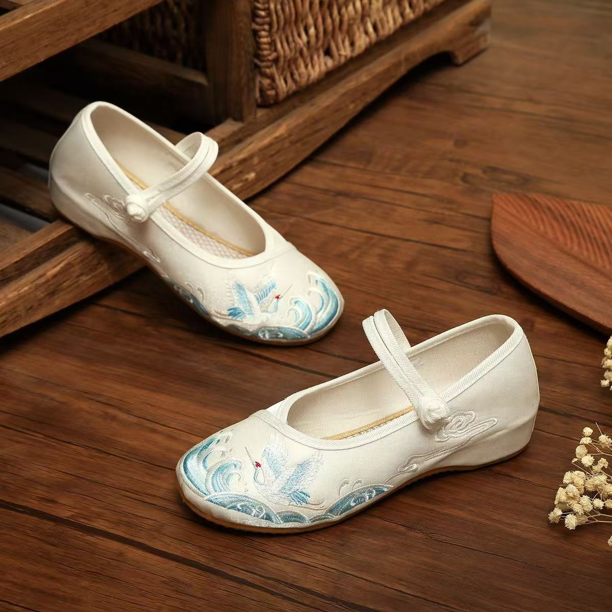 Women Flat Sole Silk Embroider - Ethnic Fabric 评论和价格